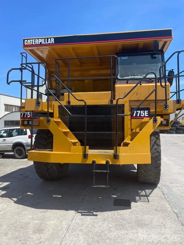 CAT Dumper 775E Knækstyrede dumpere
