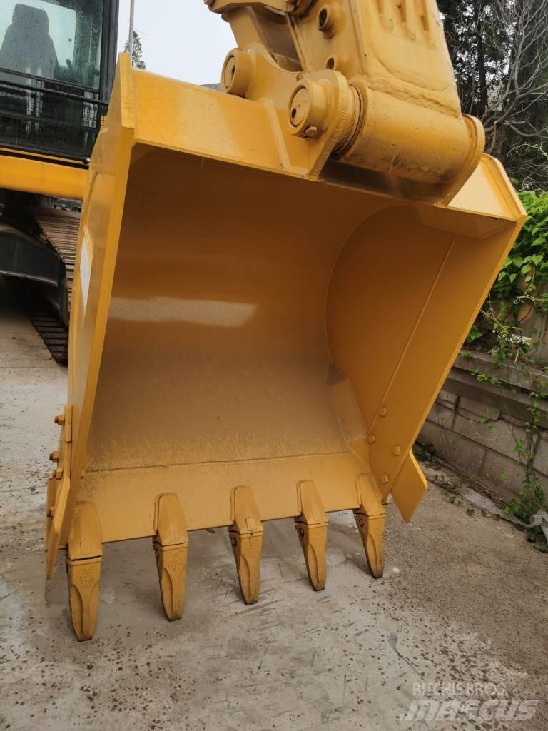 Komatsu PC 220-7 Gravemaskiner på larvebånd