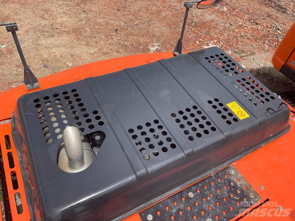 Hitachi ZX200 Gravemaskiner på larvebånd