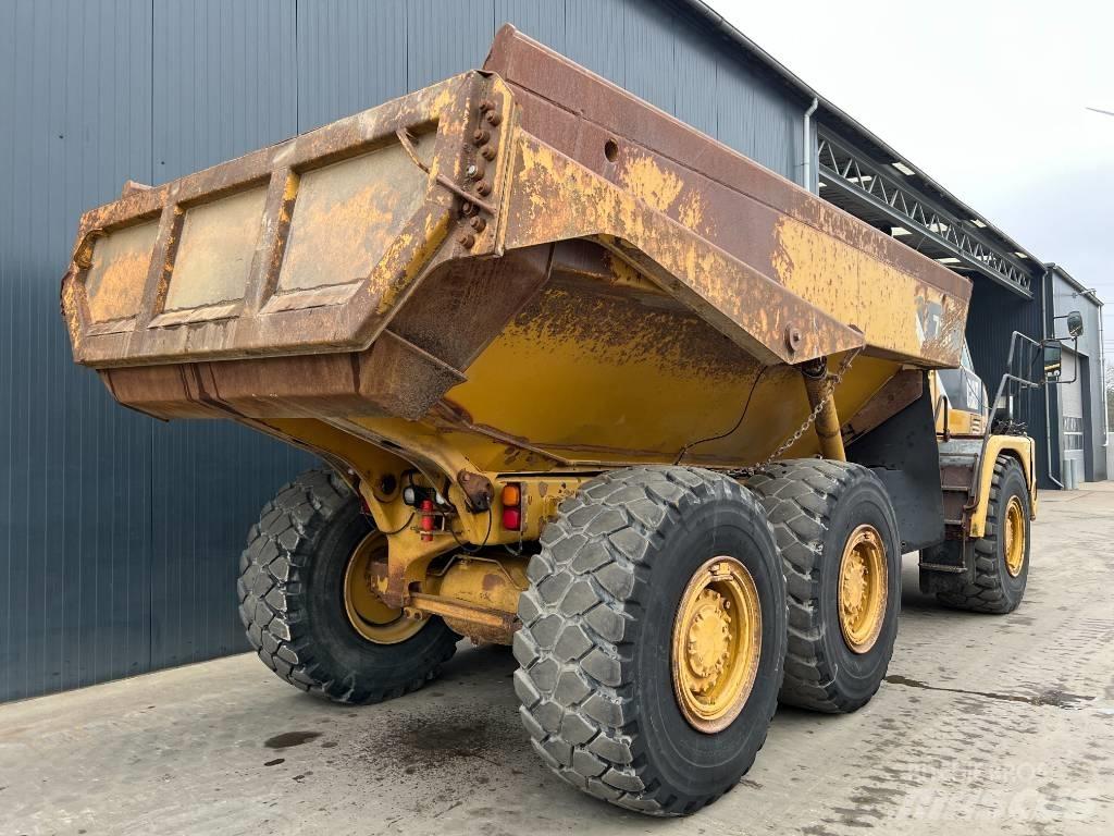 CAT 730 Terrængående lastbiler