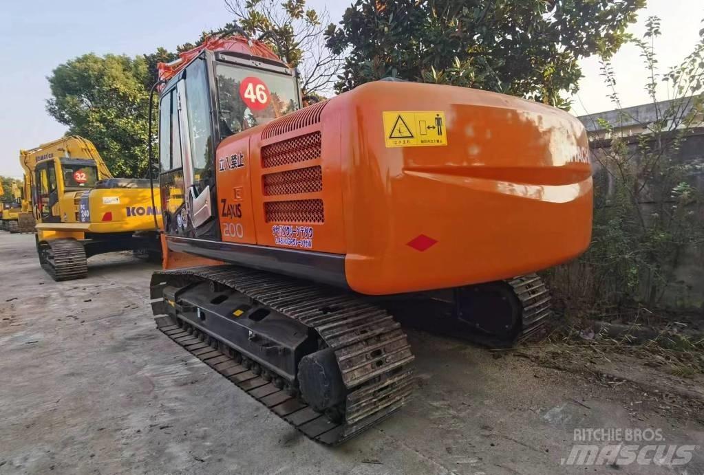 Hitachi ZX 200 Gravemaskiner på larvebånd