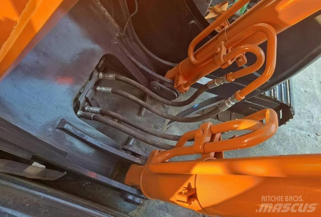 Hitachi ZX 200 Gravemaskiner på larvebånd