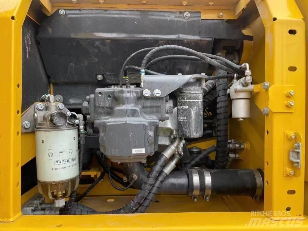 Komatsu PC220-8 Gravemaskiner på larvebånd