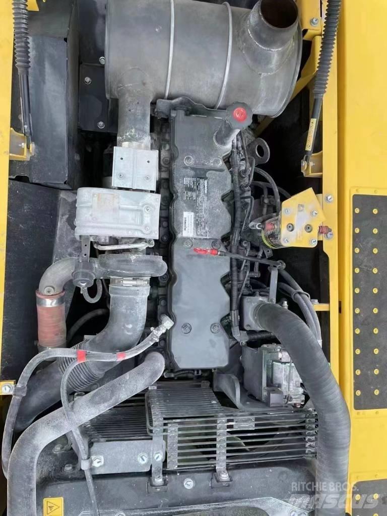 Komatsu PC220-8 Gravemaskiner på larvebånd