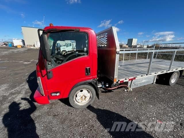 Isuzu NRR Lastbil med lad/Flatbed