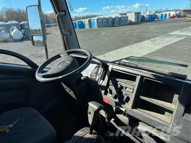 Isuzu NRR Lastbil med lad/Flatbed