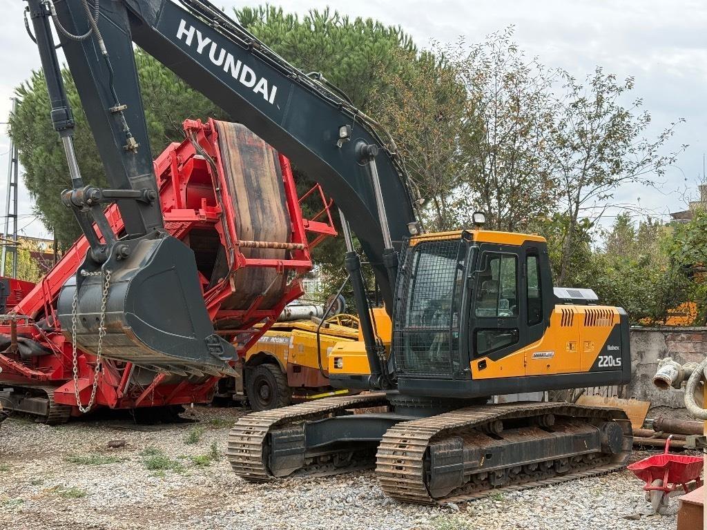 Hyundai Robex 220 LS Gravemaskiner på larvebånd