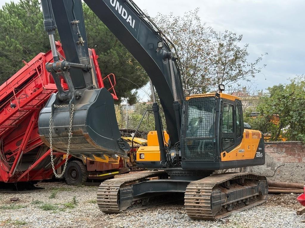 Hyundai Robex 220 LS Gravemaskiner på larvebånd