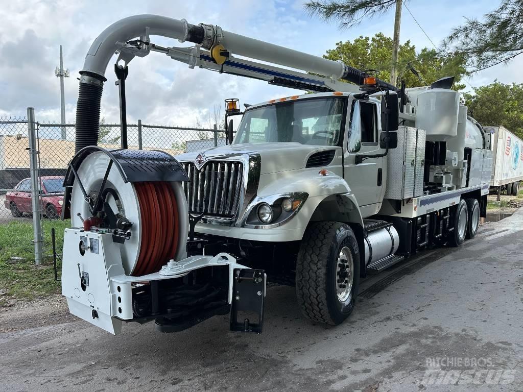International 7500 Slamsuger