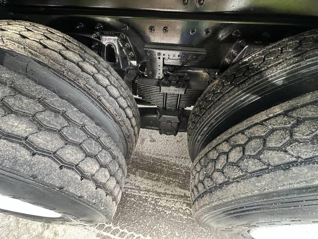 International 7500 Slamsuger