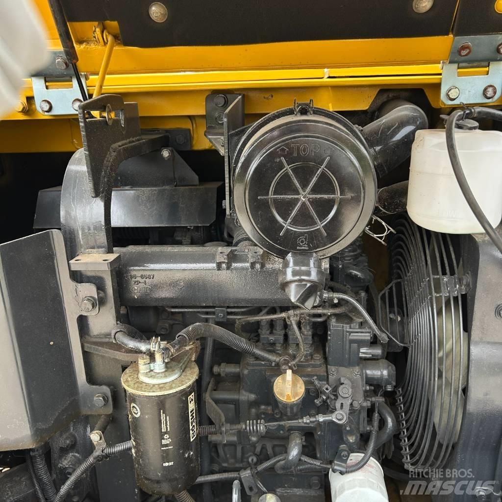 Komatsu 56-7 Gravemaskiner på larvebånd