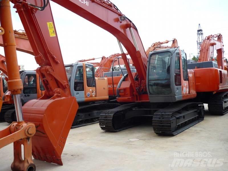 Hitachi ZX 225 US Gravemaskiner på larvebånd