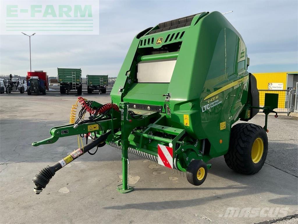 John Deere V451 M Pressere til firkantede baller