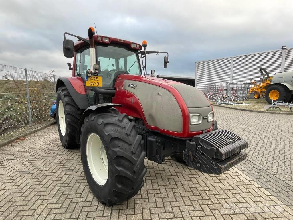 Valtra T120 tractor Traktorer