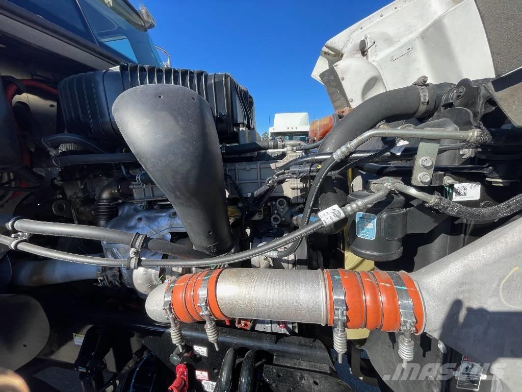 Freightliner 122 SD Trækkere