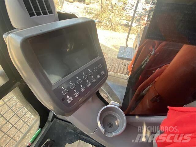 Hitachi ZX240H Gravemaskiner på larvebånd