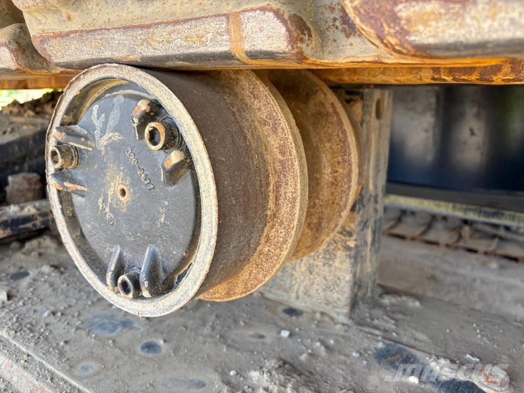 CAT 374 (On Transport) Gravemaskiner på larvebånd