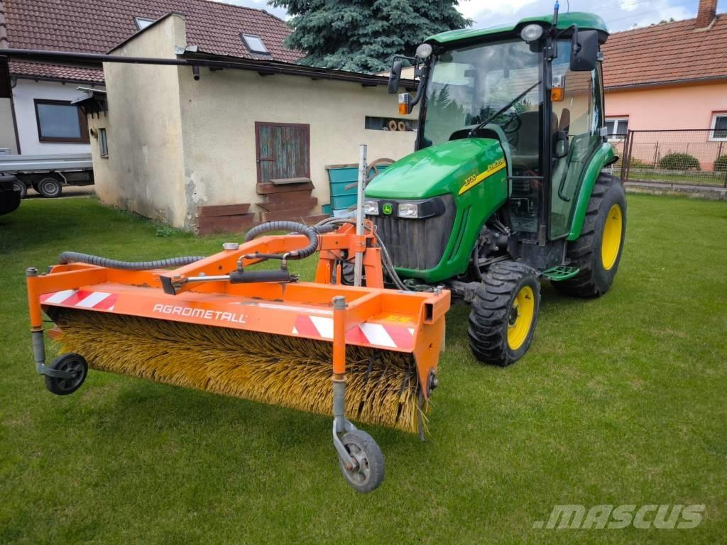 John Deere 3720 Kompakte traktorer