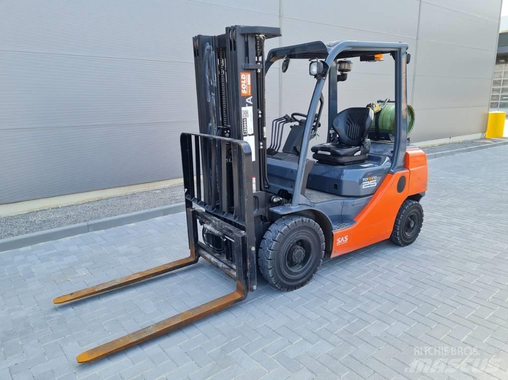 Toyota 02-8 FG F 25 LPG gaffeltrucks