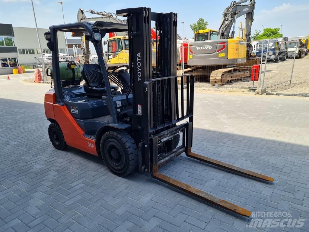 Toyota 02-8 FG F 25 LPG gaffeltrucks