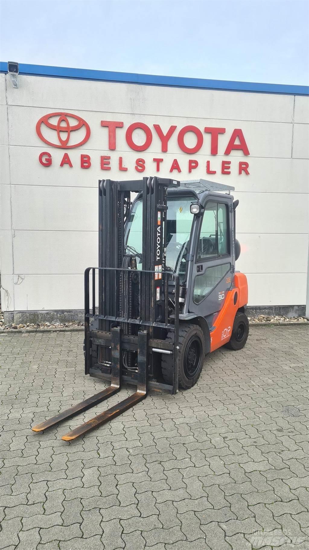 Toyota 02-8FGF30 LPG gaffeltrucks