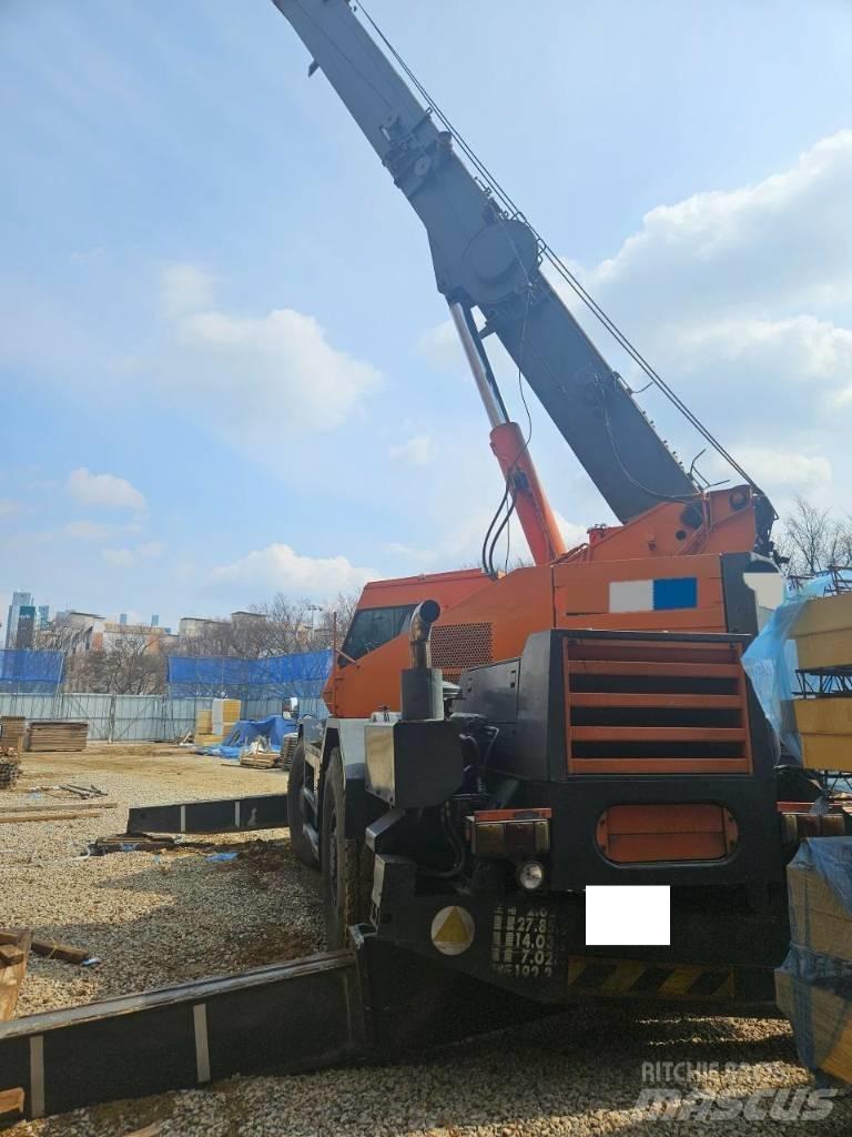 Komatsu LW 250 Kraner til hårdt terræn