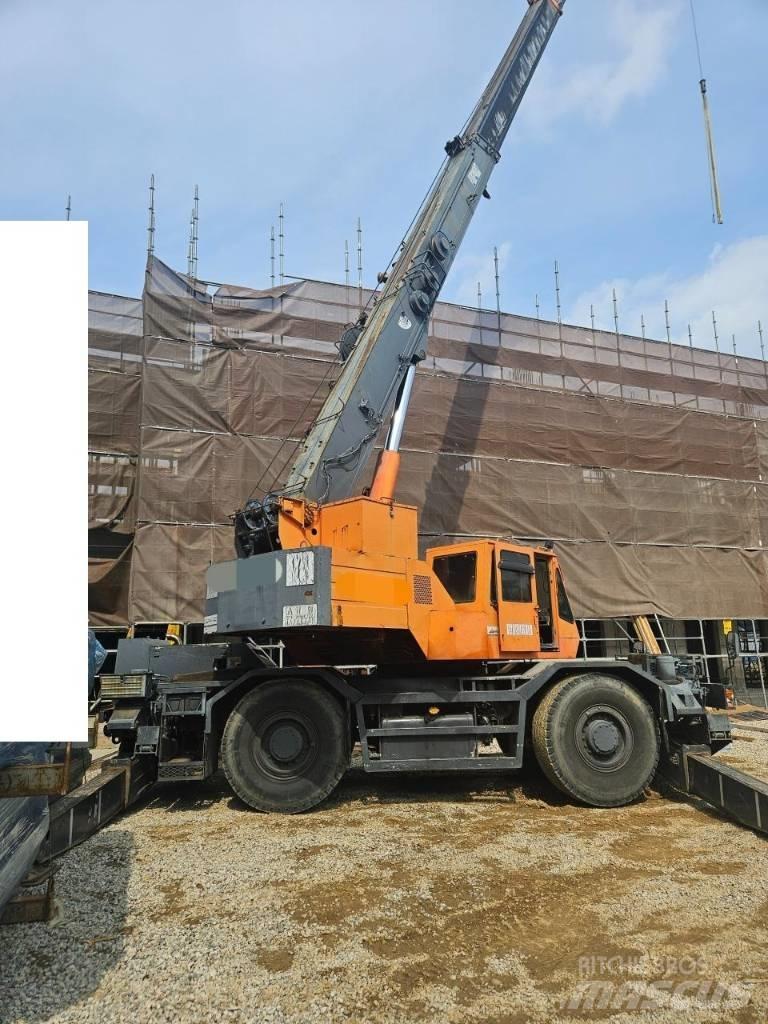 Komatsu LW 250 Kraner til hårdt terræn