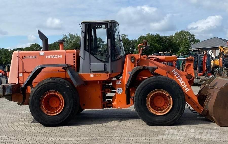 Hitachi LX 210 E Læssemaskiner på hjul