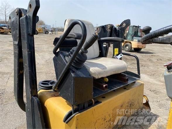 CAT CB24 Enkelt tromle