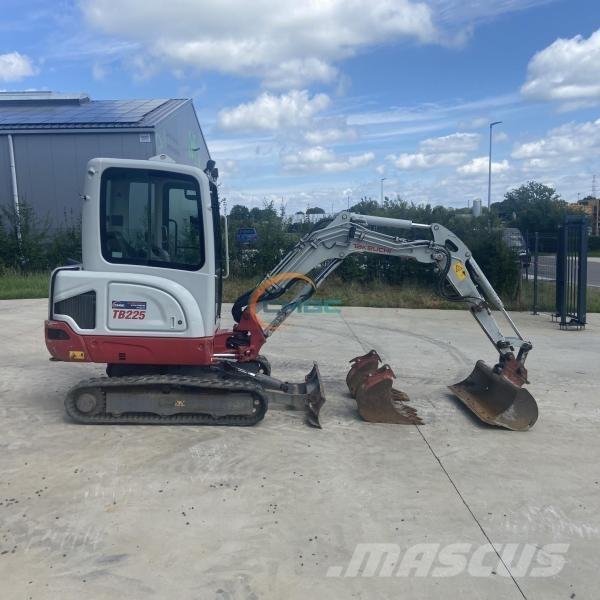 Takeuchi TB225 Gravemaskiner på hjul
