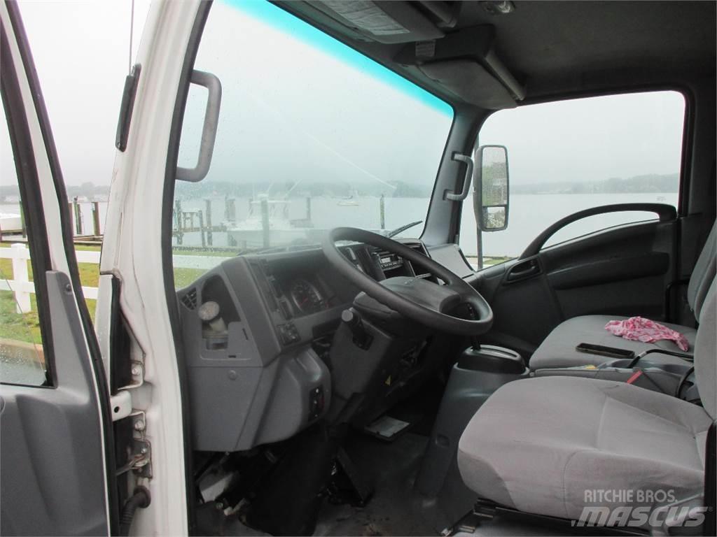 Isuzu NQR Lastbiler med tip