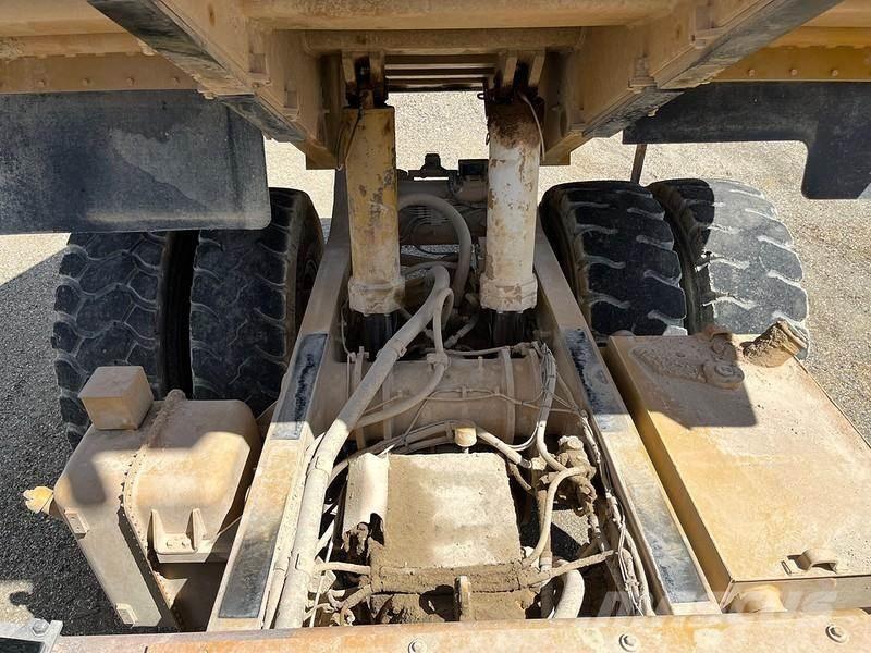 CAT 771D Knækstyrede dumpere