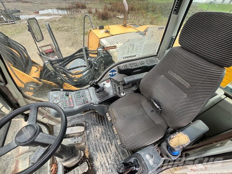 Liebherr A309 Gravemaskiner på hjul