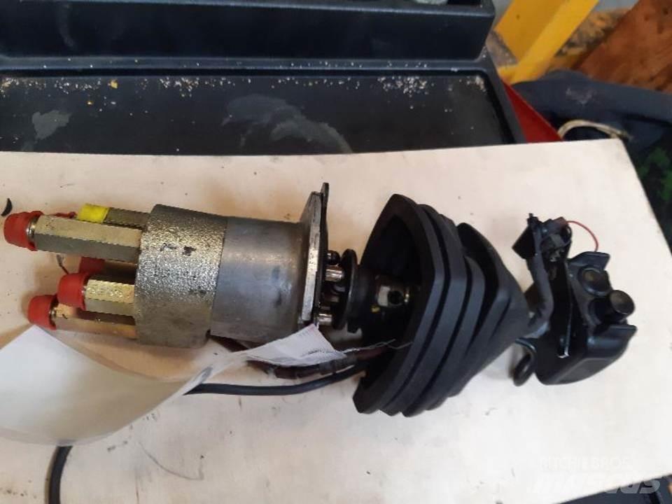 CAT 320B Kabiner og interiør