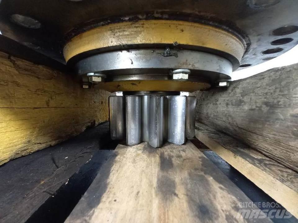 CAT 325D Gear