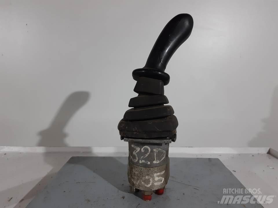 CAT 432D Kabiner og interiør