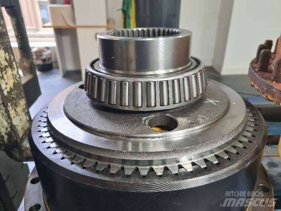 CAT 735 Gear