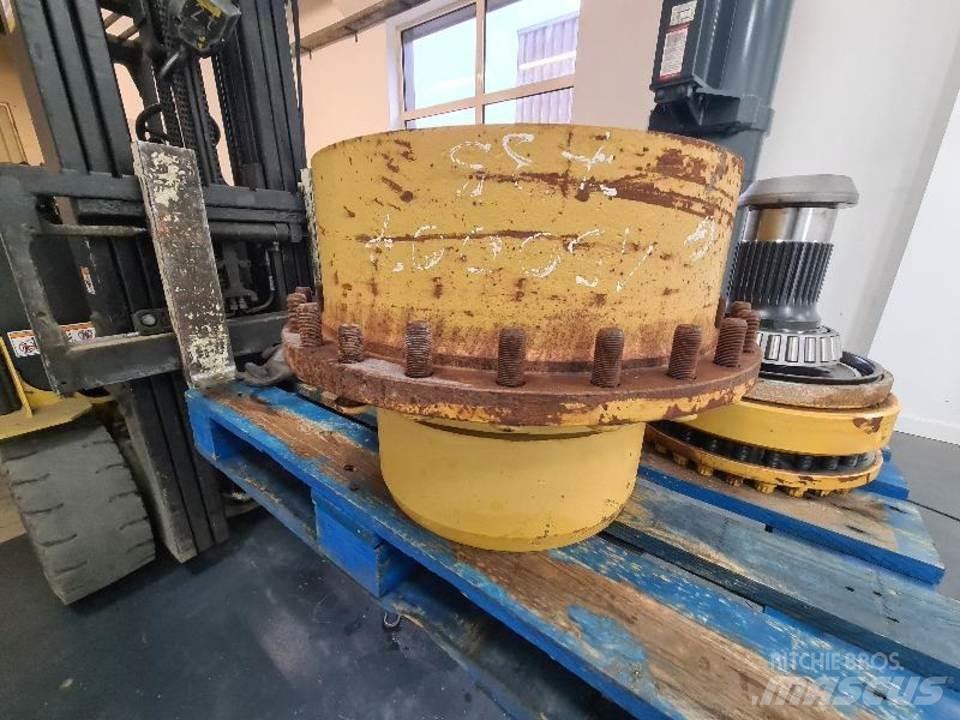 CAT 735 Gear