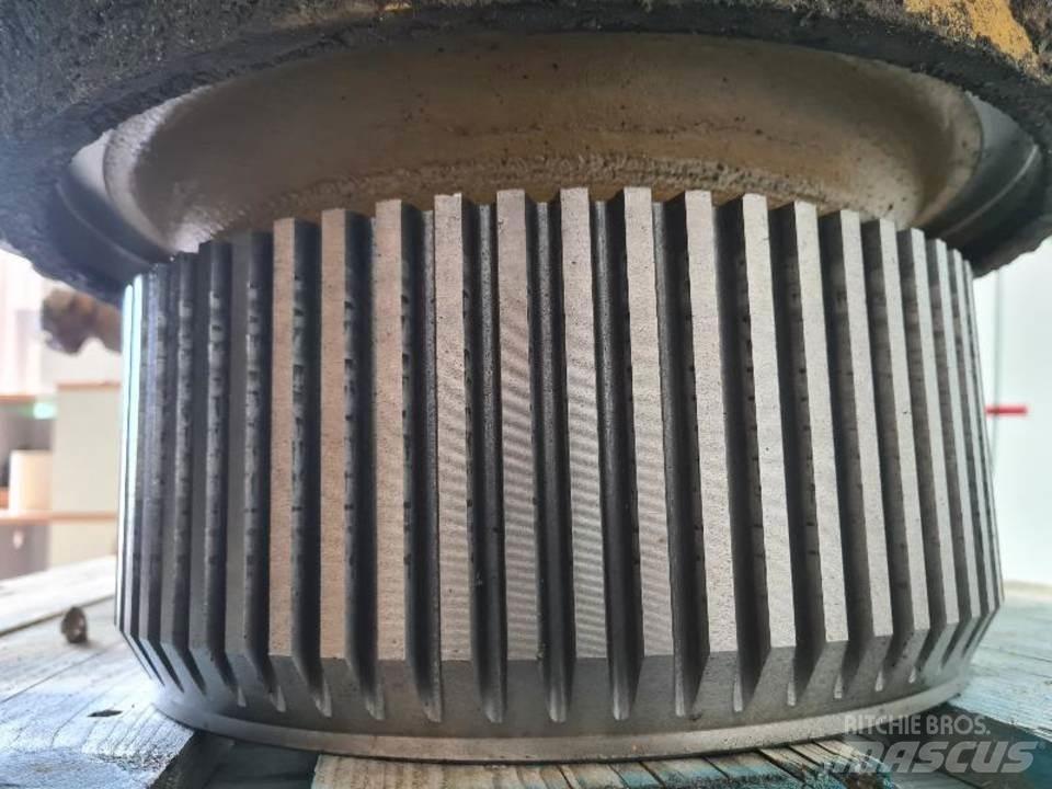 CAT 735 Gear