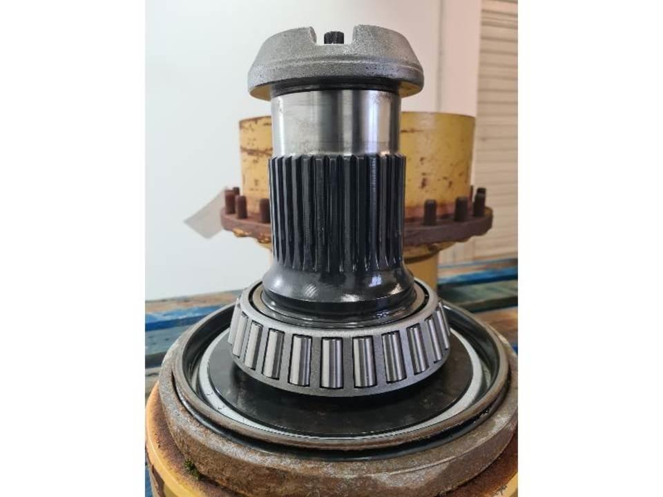 CAT 735 Gear
