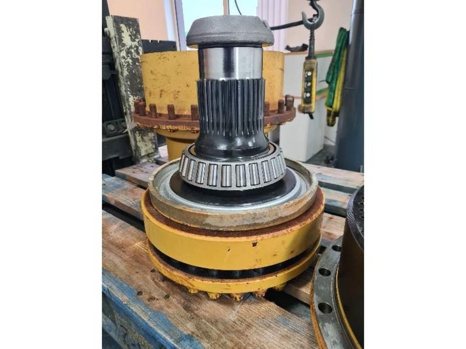 CAT 735 Gear