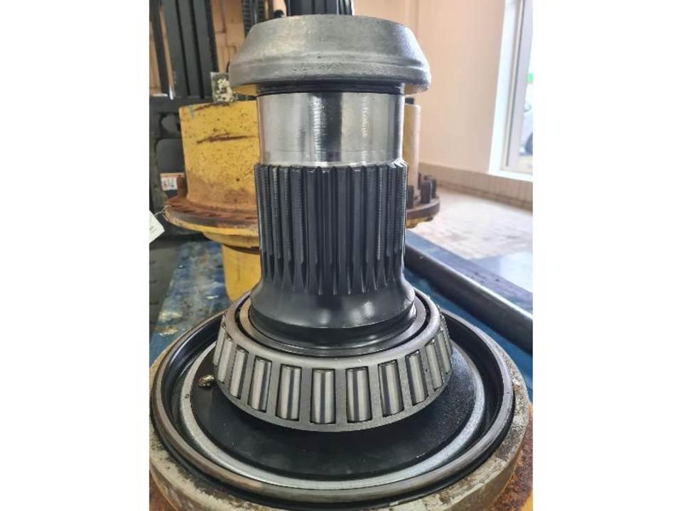 CAT 735 Gear