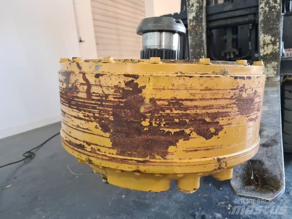 CAT 735 Gear