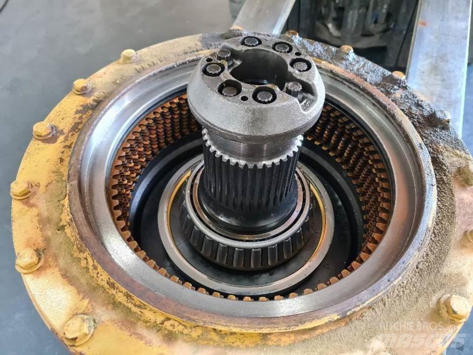 CAT 735 Gear