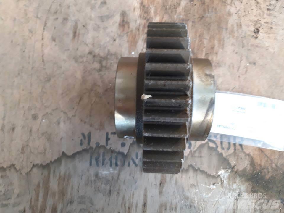 CAT D8H Gear
