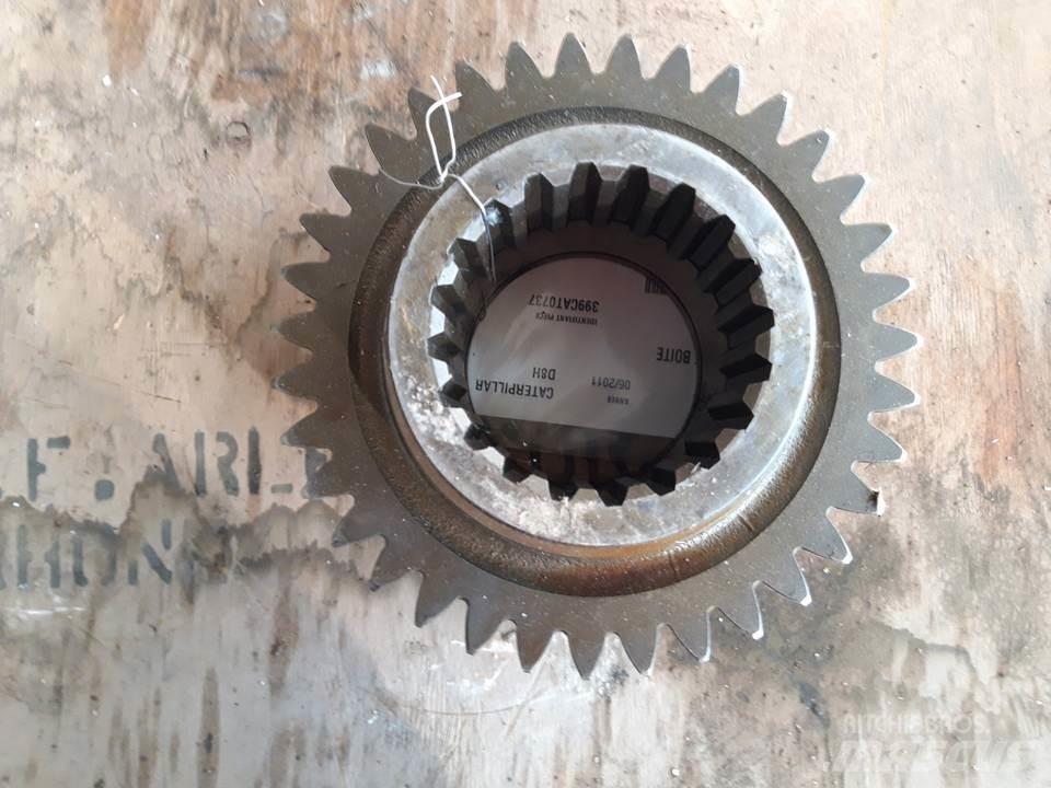 CAT D8H Gear