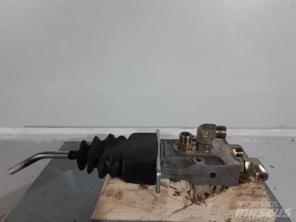 CAT M313C Kabiner og interiør