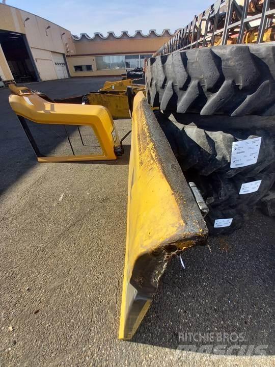 CAT M320F Kabiner og interiør