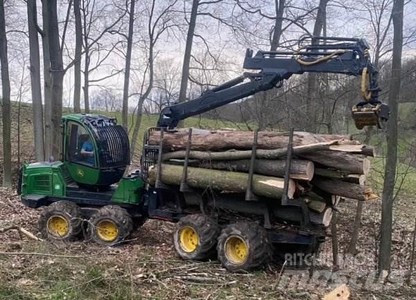 John Deere 1010 E Skovningsmaskiner