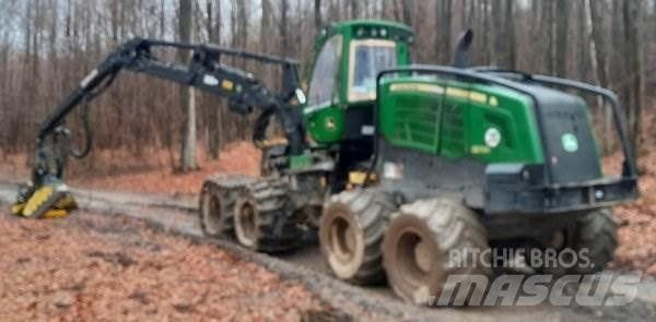 John Deere 1270 G 8W Fældebunkelæggere